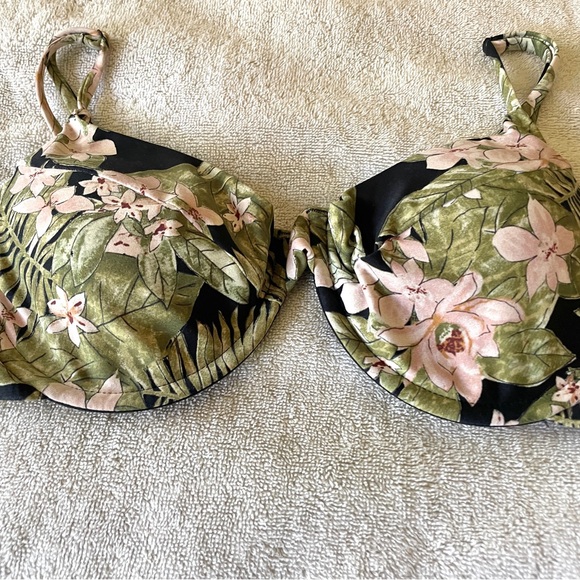 Volcom - Midnight Tropic Underwire Bikini Top 🌴 - Picture 2 of 6